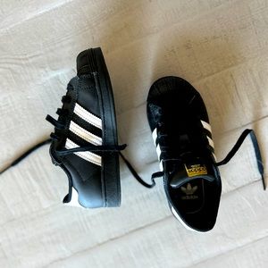 Unisex sneakers for your little one